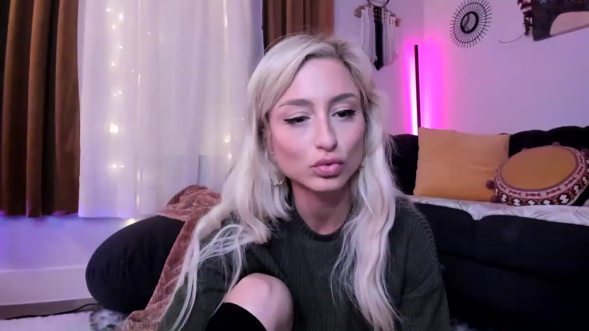 Gallery image thumbnail from KathrynMae's myfreecams stream on, 03/03/2023, 02:33 image 14 of 20
