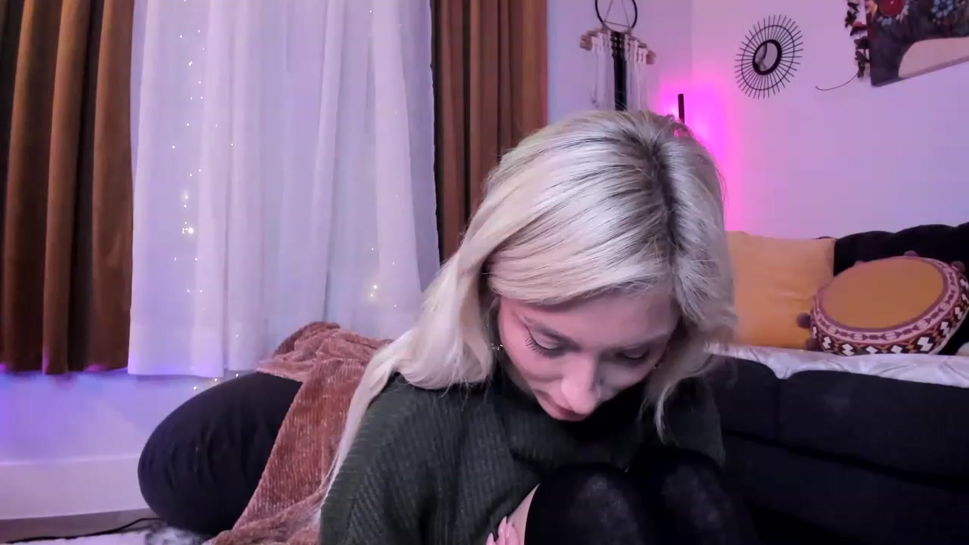 Gallery image thumbnail from KathrynMae's myfreecams stream on, 03/03/2023, 02:33 image 18 of 20