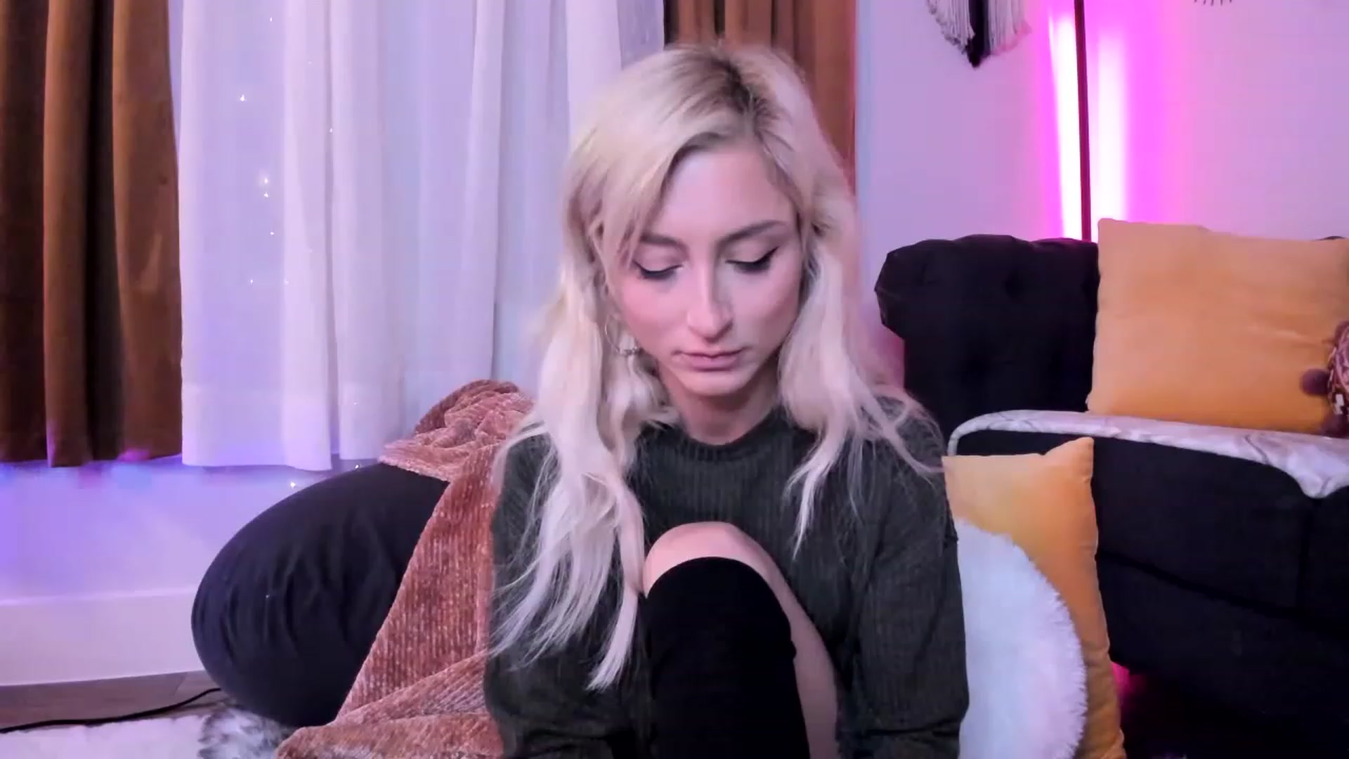 Gallery image thumbnail from KathrynMae's myfreecams stream on, 03/03/2023, 02:33 image 1 of 20