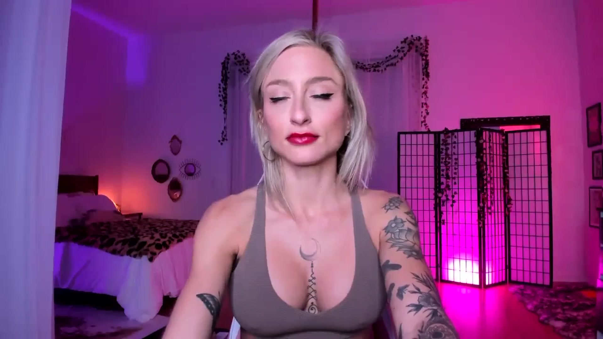 Gallery image thumbnail from KathrynMae's myfreecams stream on, 11/12/2023, 02:05 image 18 of 20