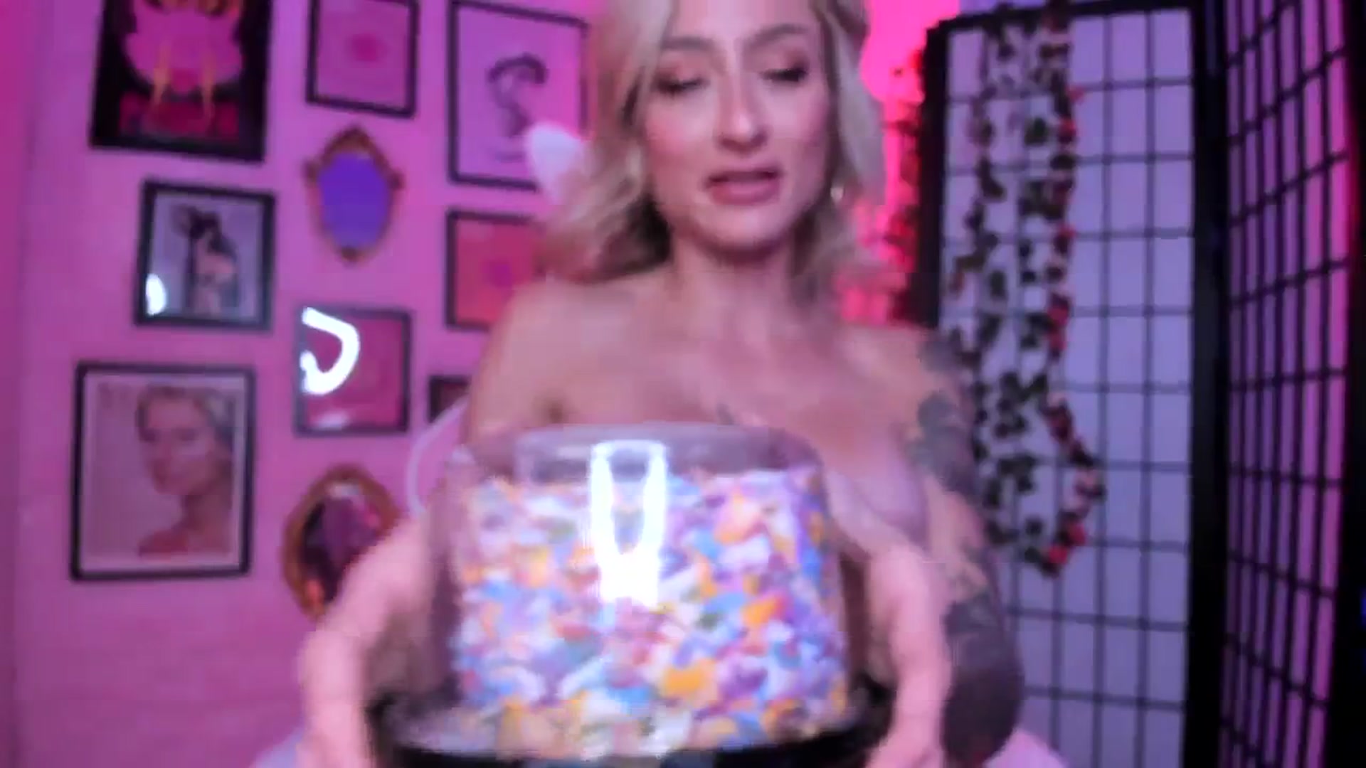 Gallery image thumbnail from KathrynMae's myfreecams stream on, 11/28/2023, 03:00 image 7 of 20