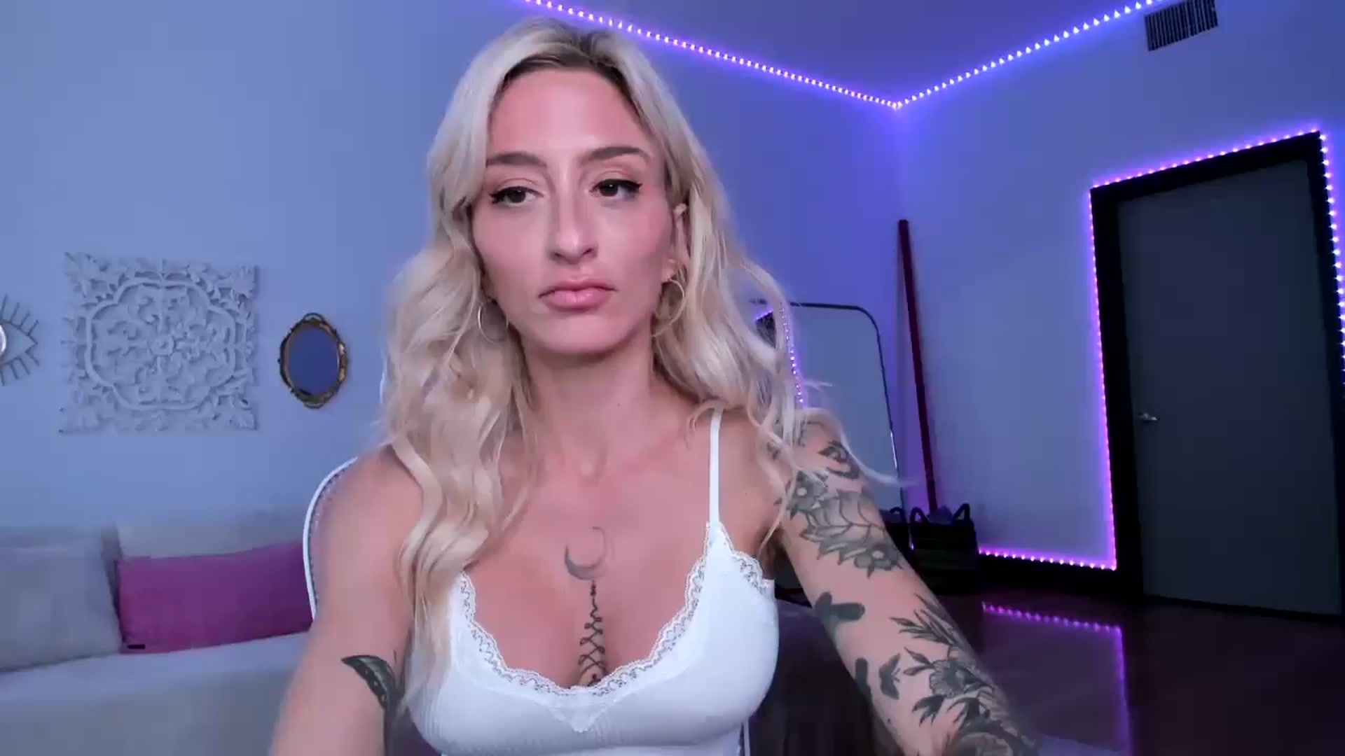 Gallery image thumbnail from KathrynMae's myfreecams stream on, 06/13/2025, 03:18 image 4 of 20
