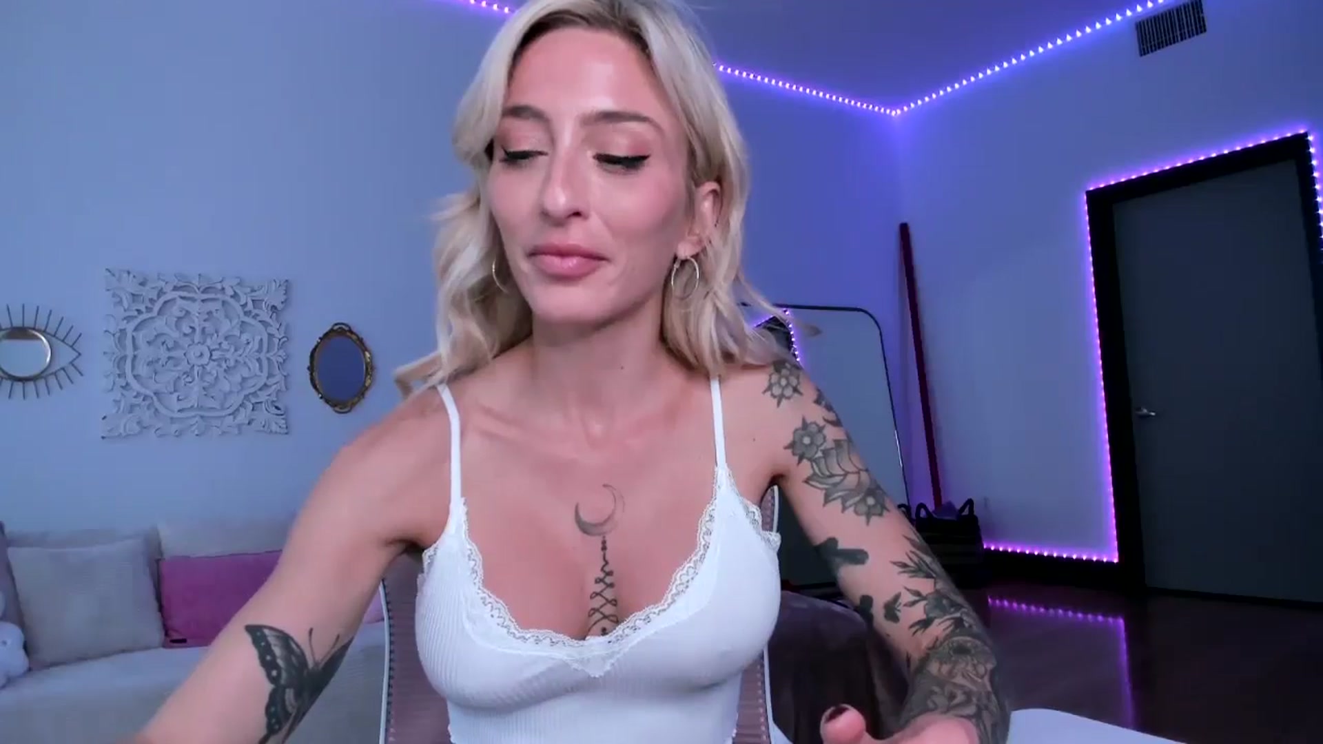 Gallery image thumbnail from KathrynMae's myfreecams stream on, 06/13/2025, 03:18 image 2 of 20
