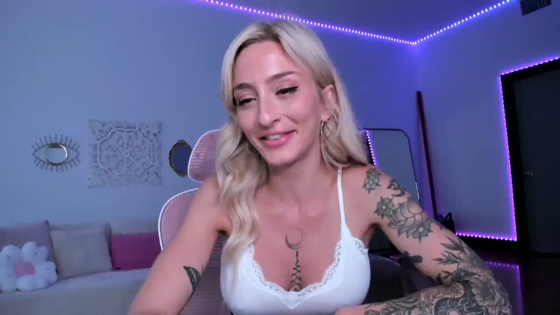 Gallery image thumbnail from KathrynMae's myfreecams stream on, 06/13/2025, 03:18 image 7 of 20