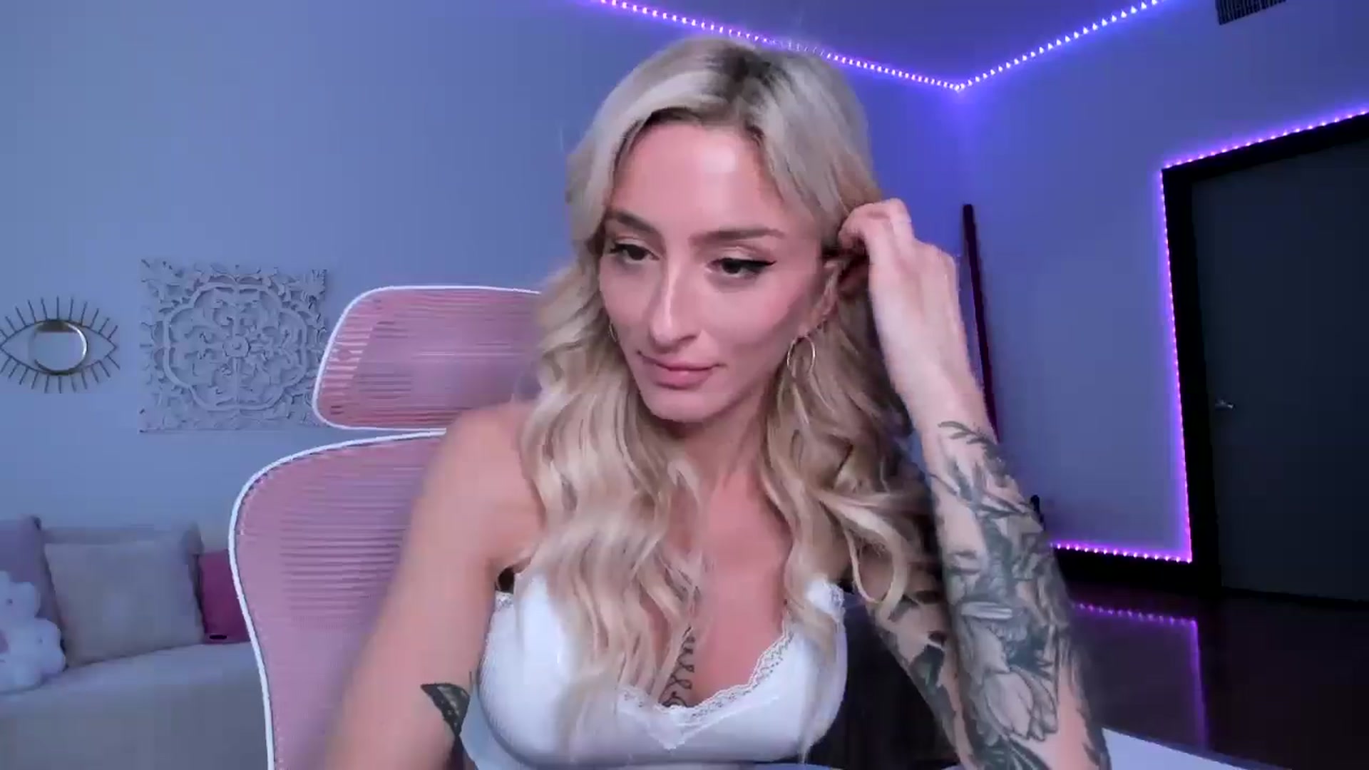 Gallery image thumbnail from KathrynMae's myfreecams stream on, 06/13/2025, 03:18 image 6 of 20
