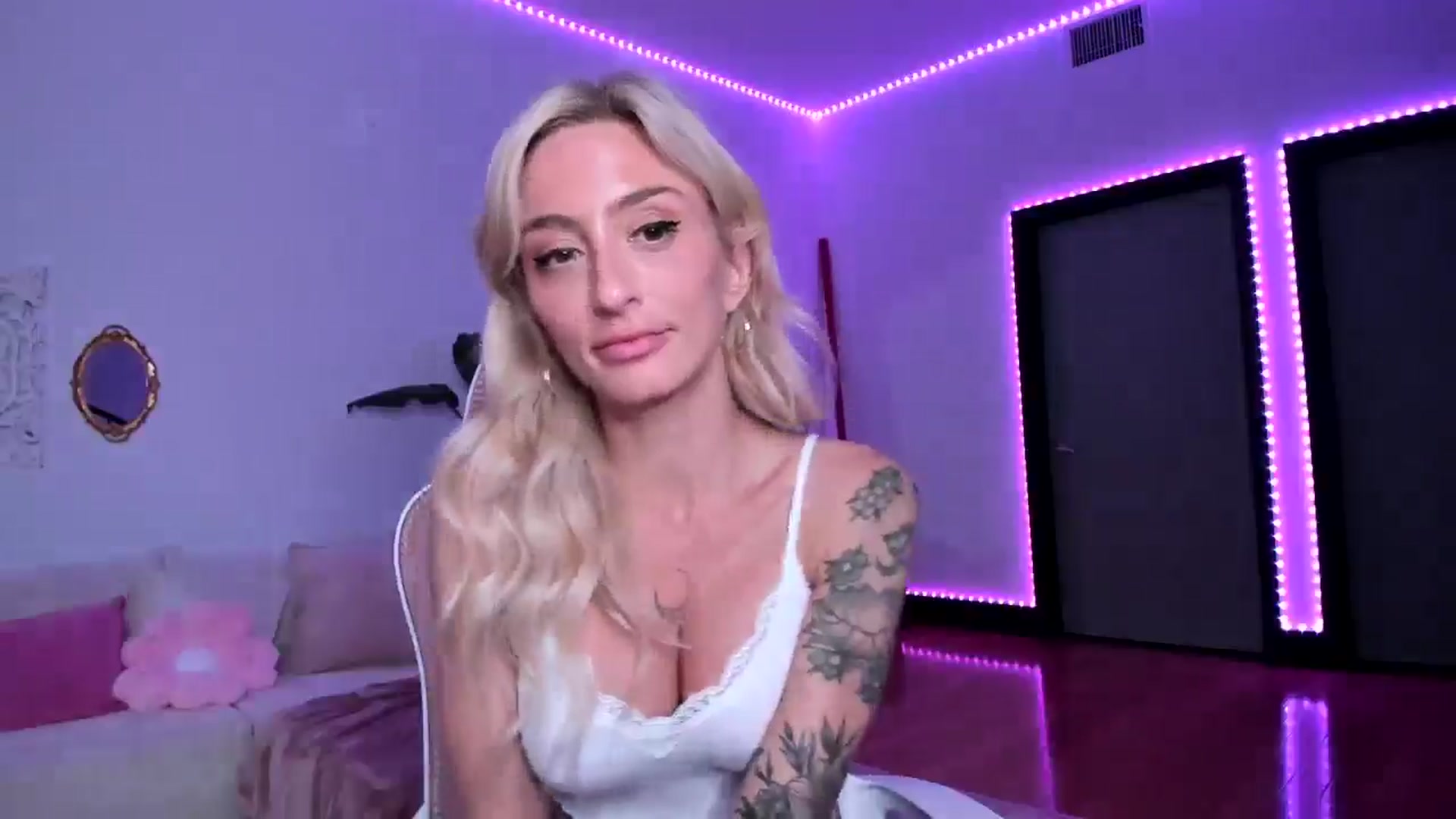 Gallery image thumbnail from KathrynMae's myfreecams stream on, 06/13/2025, 03:18 image 18 of 20