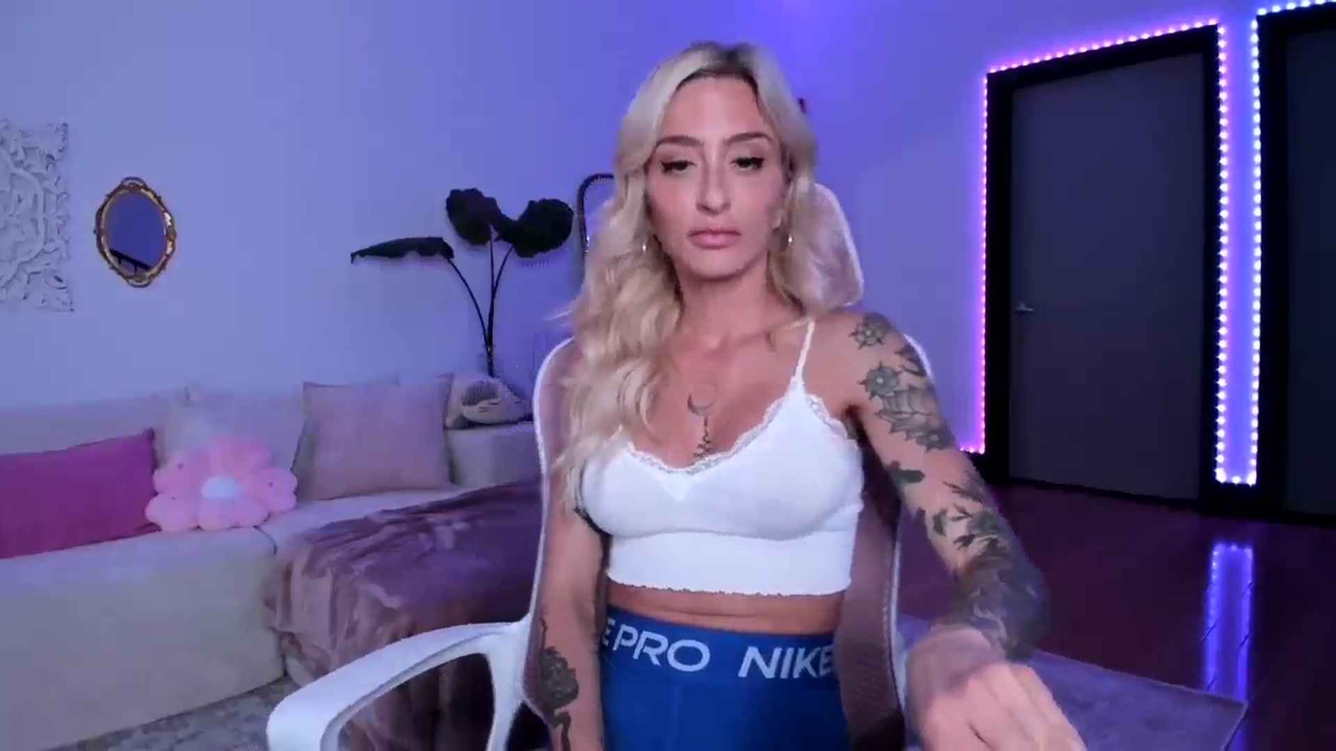 Gallery image thumbnail from KathrynMae's myfreecams stream on, 06/13/2025, 03:18 image 15 of 20