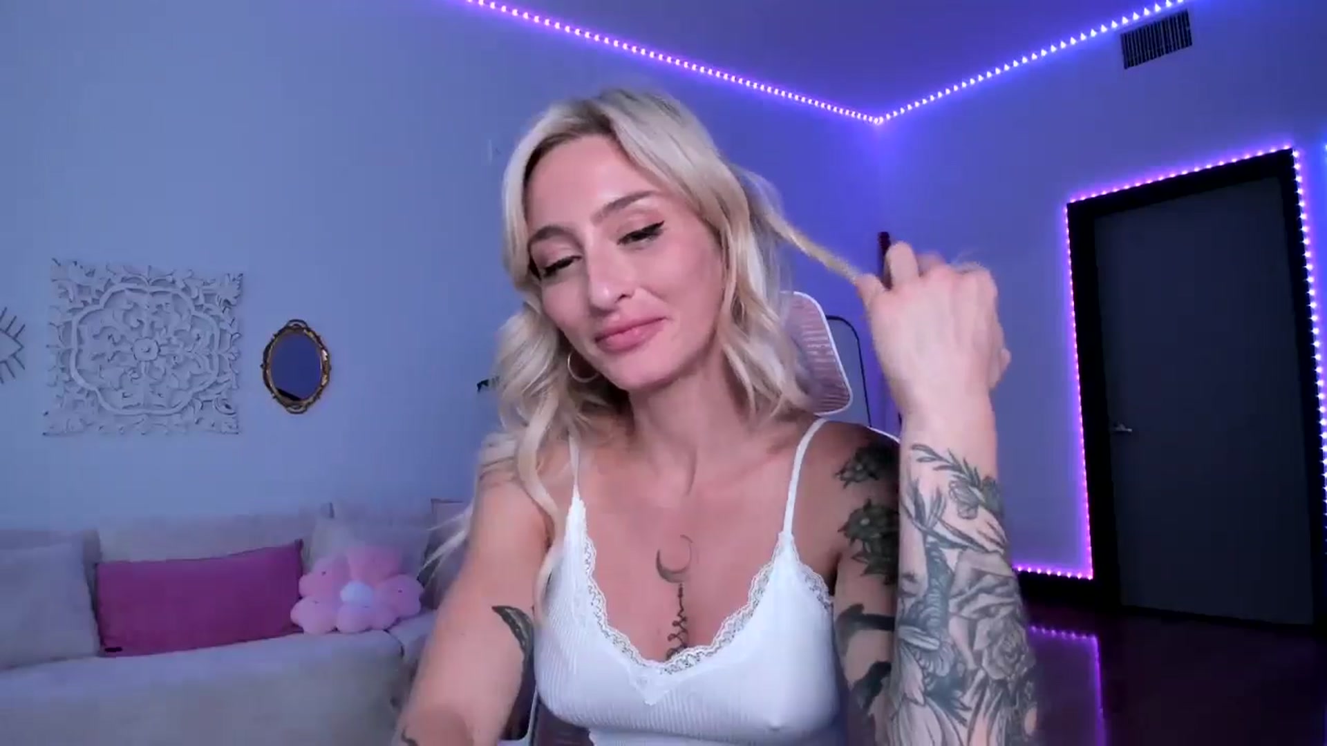 Gallery image thumbnail from KathrynMae's myfreecams stream on, 06/13/2025, 03:18 image 10 of 20
