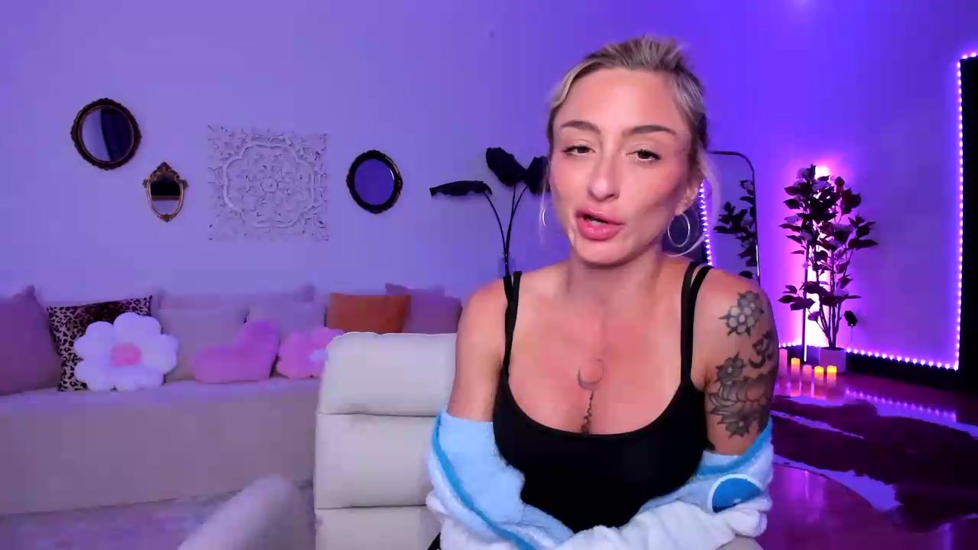 Gallery image thumbnail from KathrynMae's myfreecams stream on, 06/19/2026, 04:08 image 7 of 20