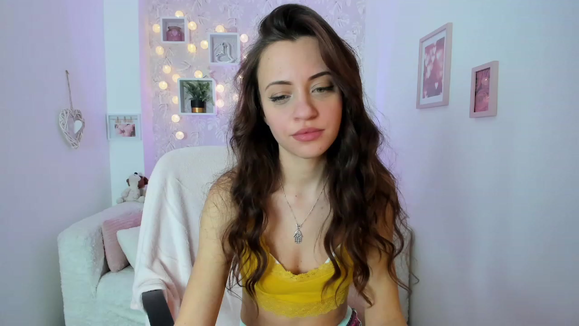 Gallery image thumbnail from Kathy_White's myfreecams stream on, 01/20/2023, 14:42 image 14 of 20
