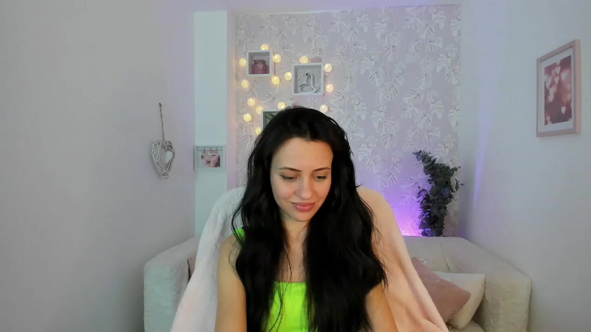 Gallery image thumbnail from Kathy_White's myfreecams stream on, 02/15/2023, 18:47 image 13 of 20