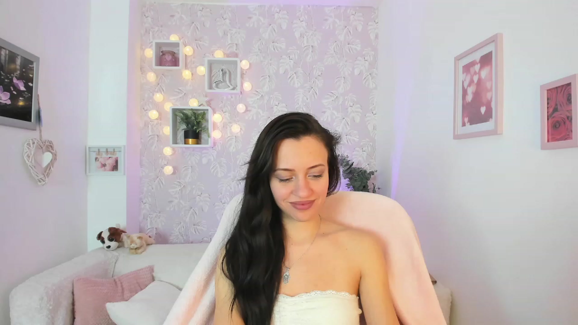 Gallery image thumbnail from Kathy_White's myfreecams stream on, 03/17/2023, 16:00 image 13 of 20