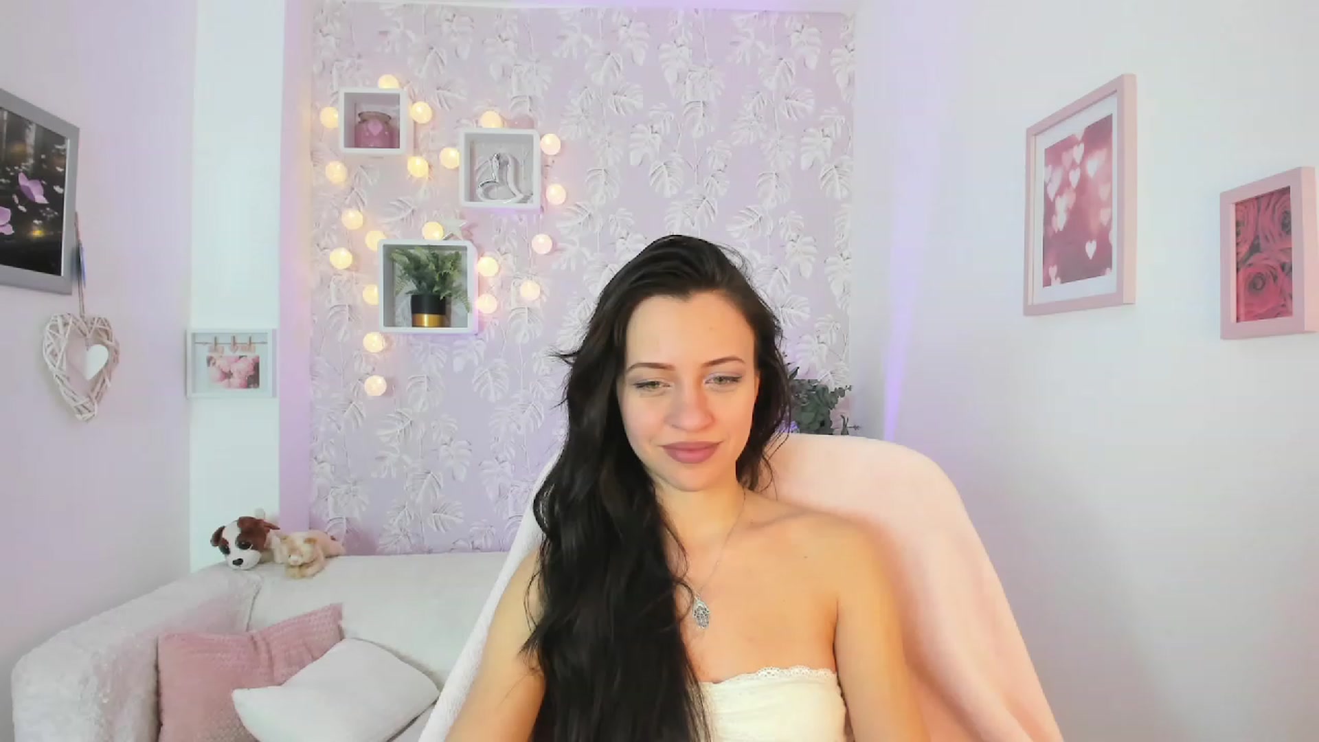 Gallery image thumbnail from Kathy_White's myfreecams stream on, 03/17/2023, 16:00 image 1 of 20