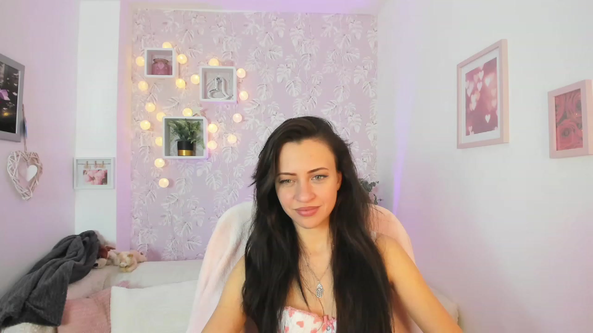 Gallery image thumbnail from Kathy_White's myfreecams stream on, 03/18/2023, 16:00 image 14 of 20