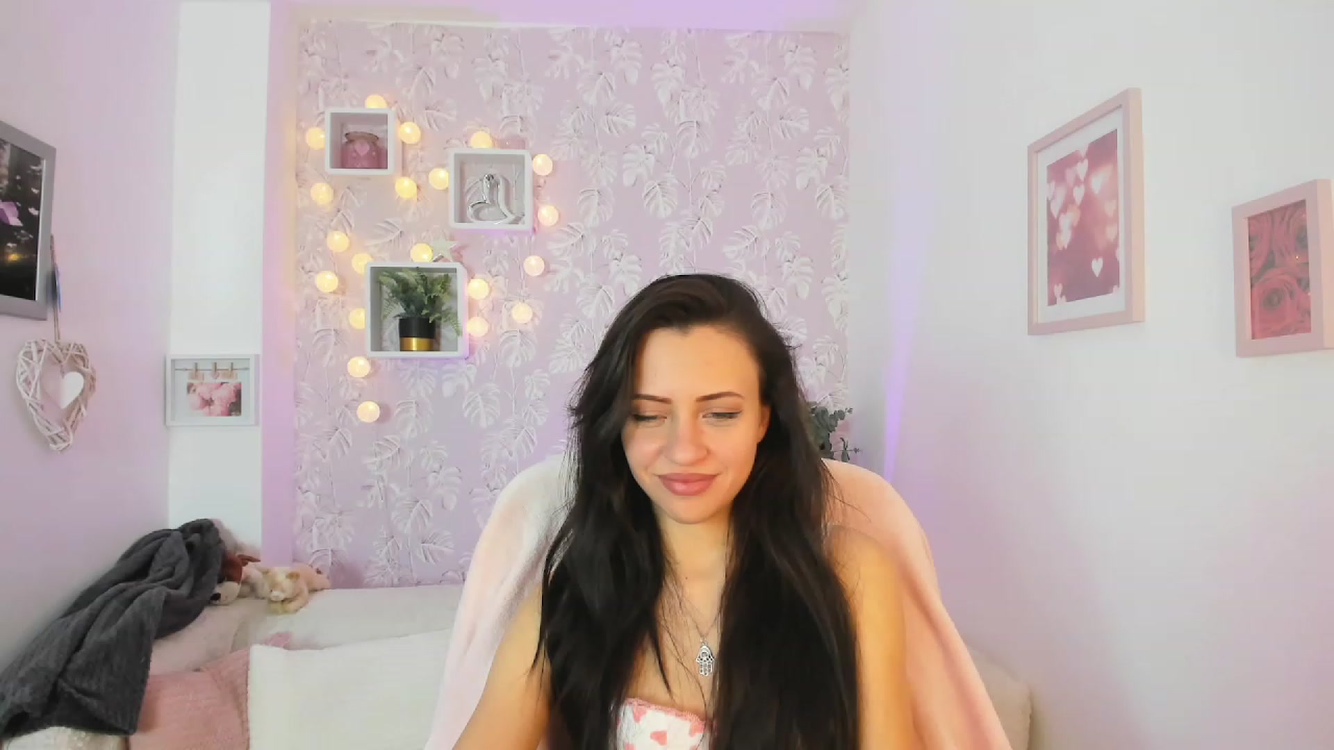 Gallery image thumbnail from Kathy_White's myfreecams stream on, 03/18/2023, 16:00 image 17 of 20