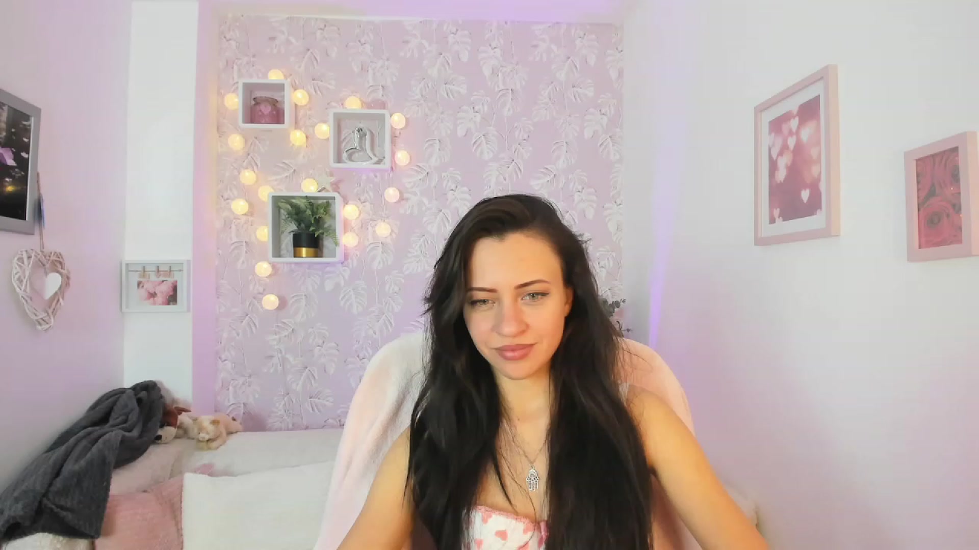 Gallery image thumbnail from Kathy_White's myfreecams stream on, 03/18/2023, 16:00 image 16 of 20