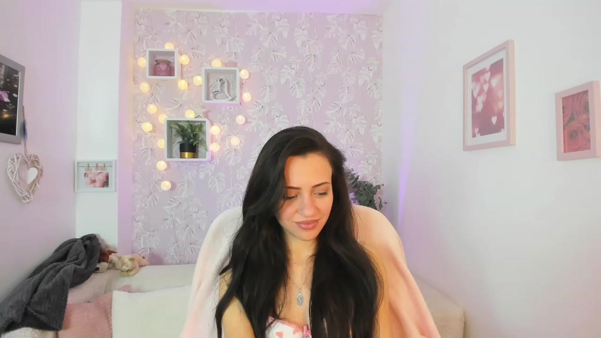 Gallery image thumbnail from Kathy_White's myfreecams stream on, 03/18/2023, 16:00 image 10 of 20