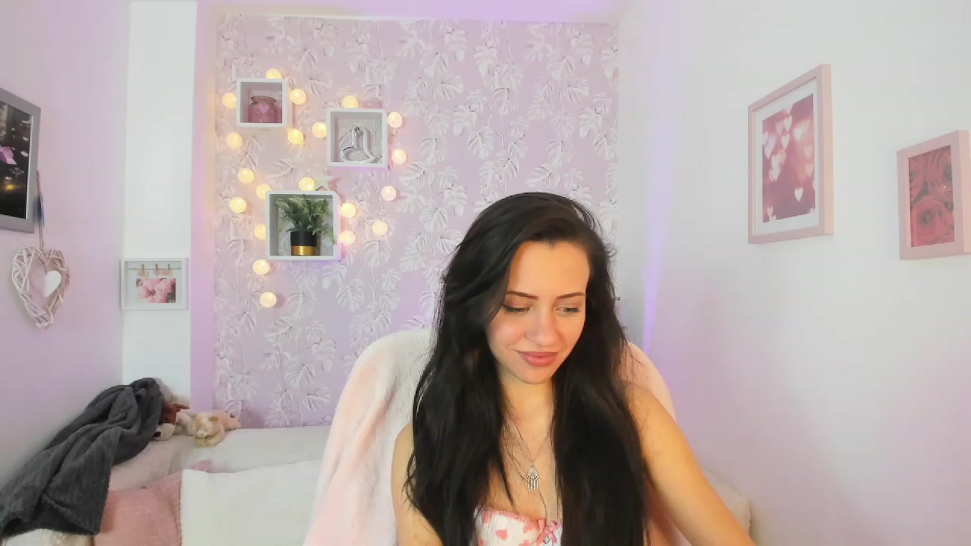 Gallery image thumbnail from Kathy_White's myfreecams stream on, 03/18/2023, 16:00 image 13 of 20