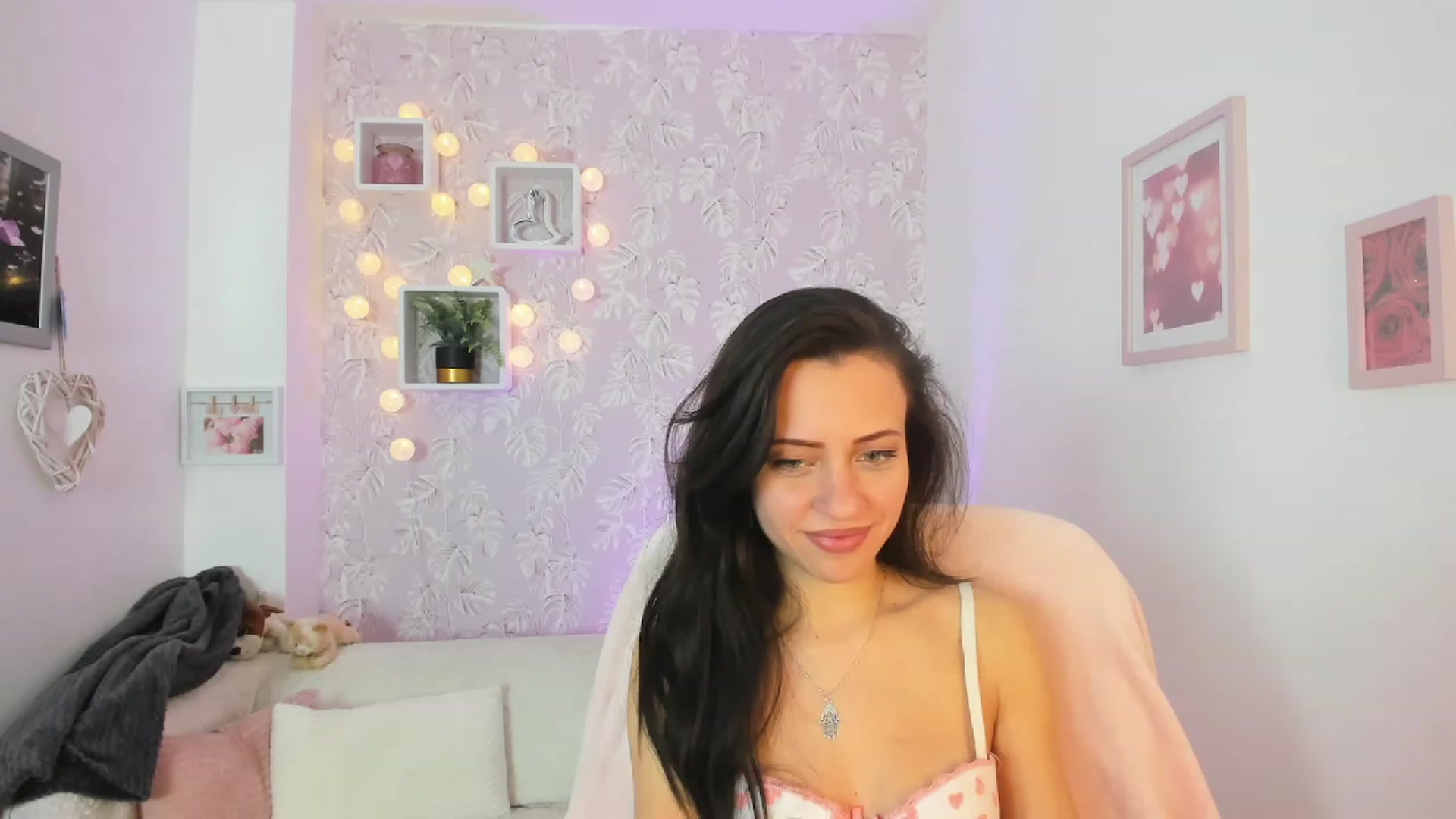 Gallery image thumbnail from Kathy_White's myfreecams stream on, 03/18/2023, 16:00 image 3 of 20
