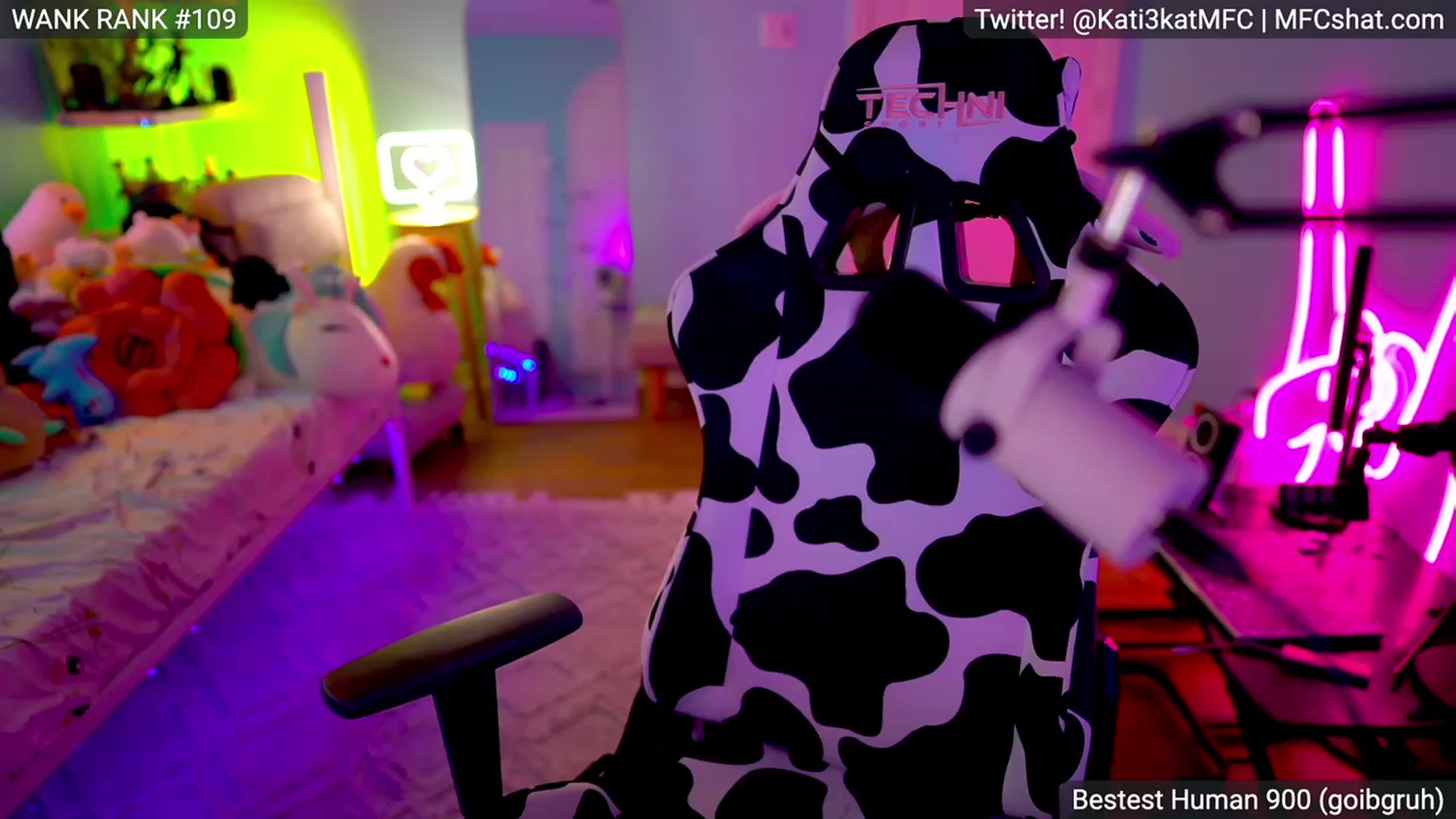 Gallery image thumbnail from Kati3Kat's myfreecams stream on, 05/08/2023, 07:44 image 4 of 20