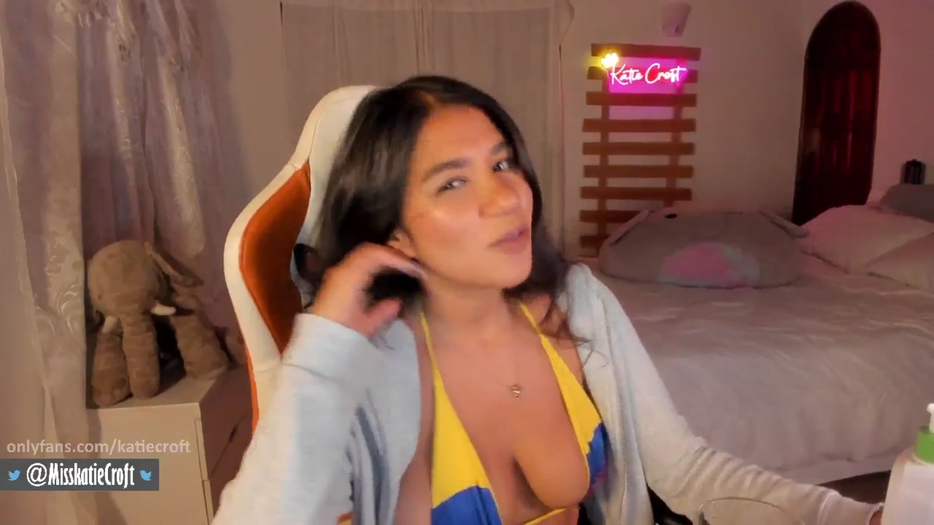 Gallery image thumbnail from KatieCroft's myfreecams stream on, 02/06/2026, 04:59 image 17 of 20