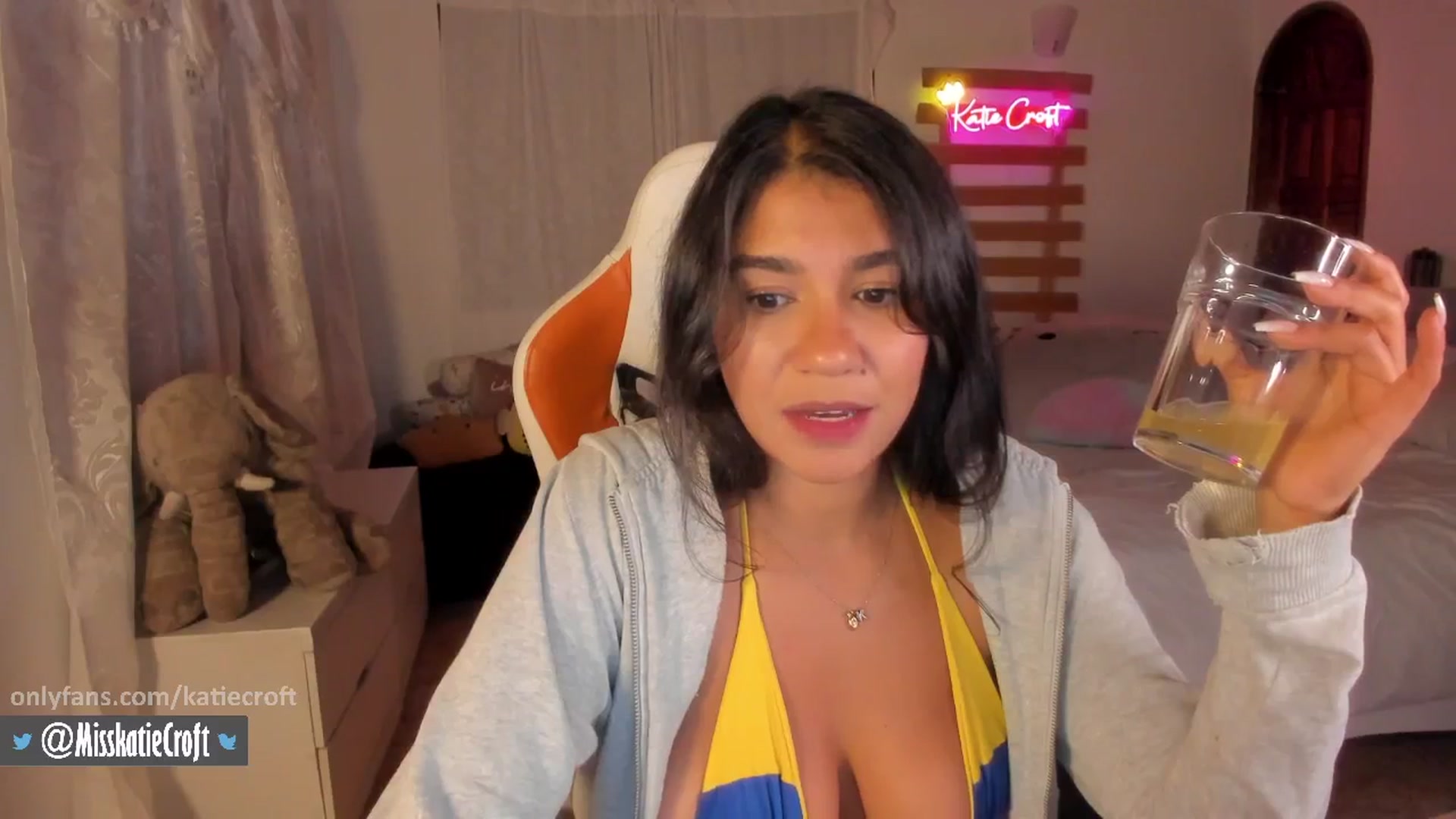 Gallery image thumbnail from KatieCroft's myfreecams stream on, 02/06/2026, 04:59 image 19 of 20