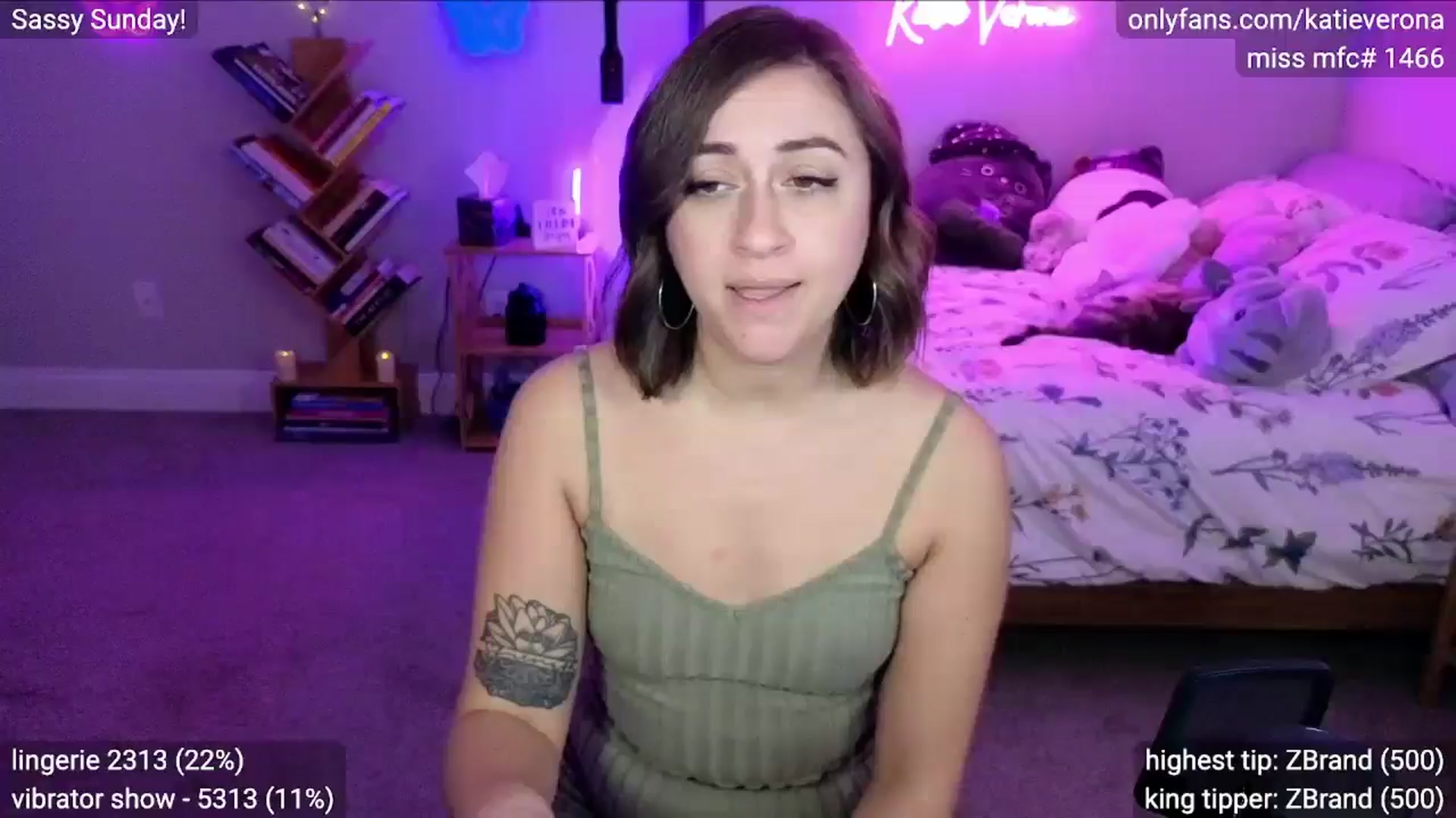Gallery image thumbnail from KatieVerona's myfreecams stream on, 03/17/2025, 01:45 image 12 of 20