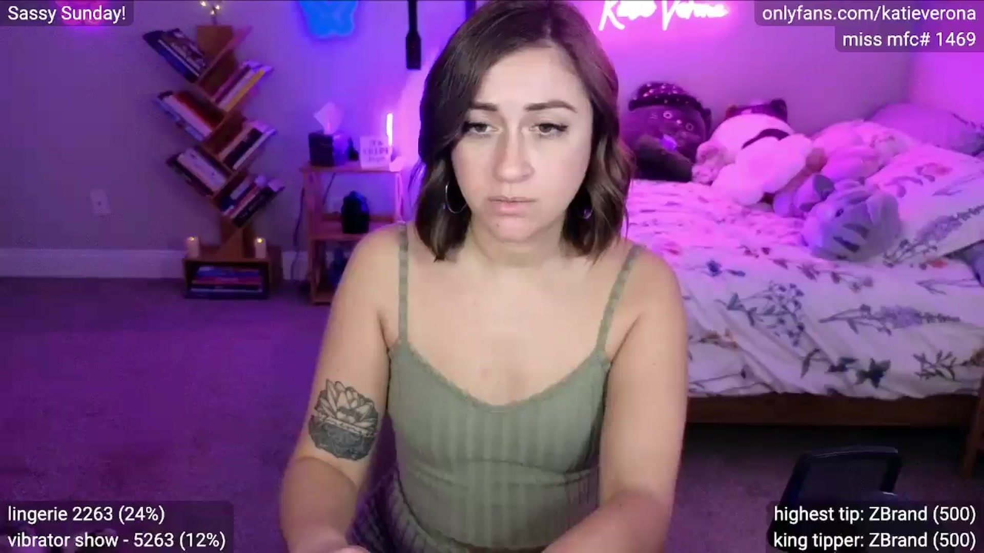Gallery image thumbnail from KatieVerona's myfreecams stream on, 03/17/2025, 01:45 image 16 of 20