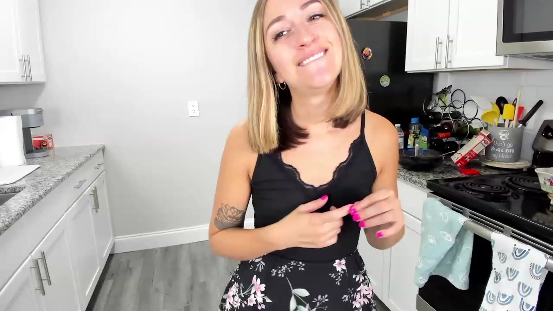 Gallery image thumbnail from KatieVerona96's myfreecams stream on, 06/24/2023, 22:40 image 17 of 20
