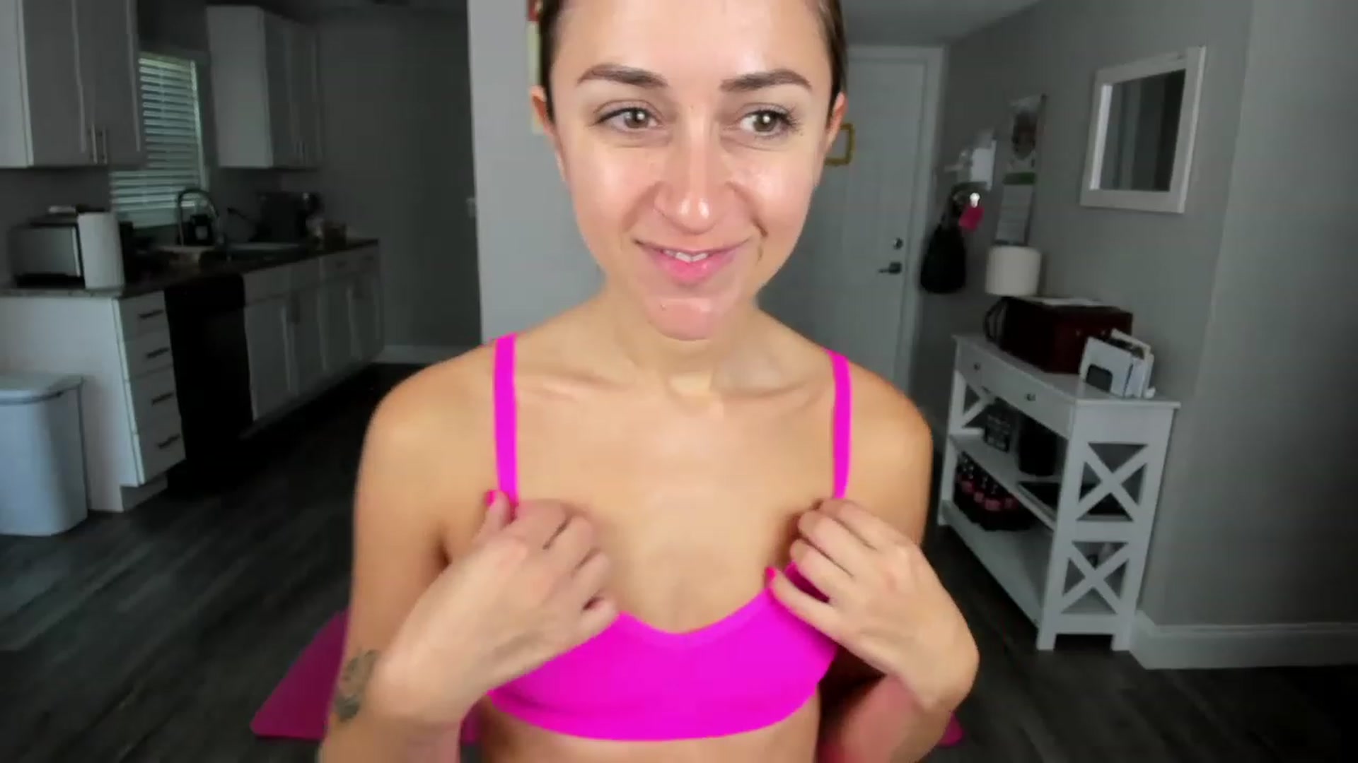Gallery image thumbnail from KatieVerona96's myfreecams stream on, 06/26/2023, 19:03 image 15 of 20