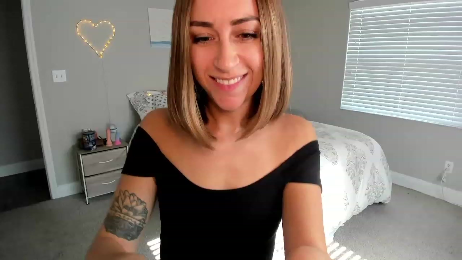 Gallery image thumbnail from KatieVerona96's myfreecams stream on, 08/02/2023, 22:54 image 1 of 20