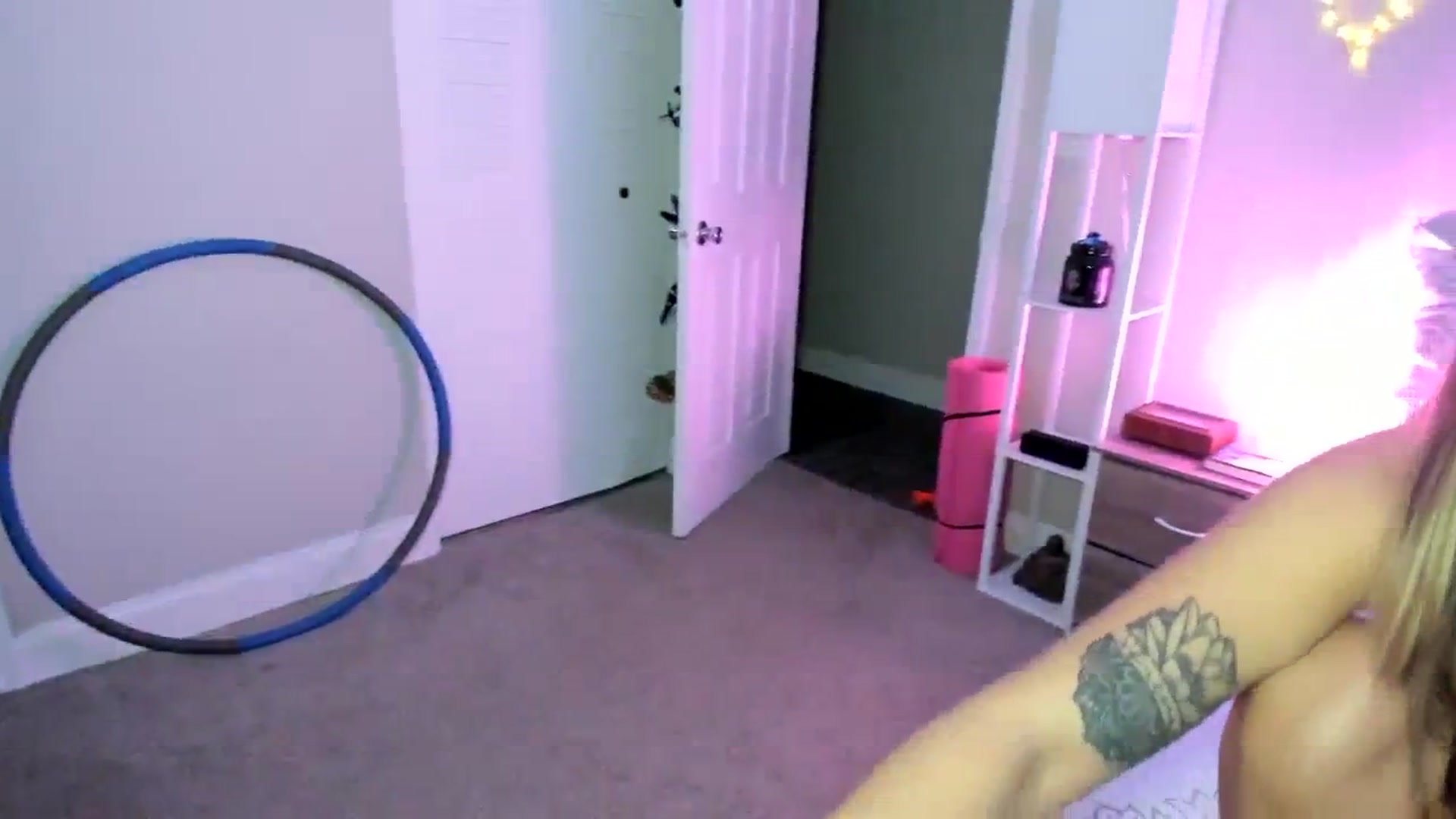 Gallery image thumbnail from KatieVerona96's myfreecams stream on, 03/12/2024, 02:16 image 9 of 20