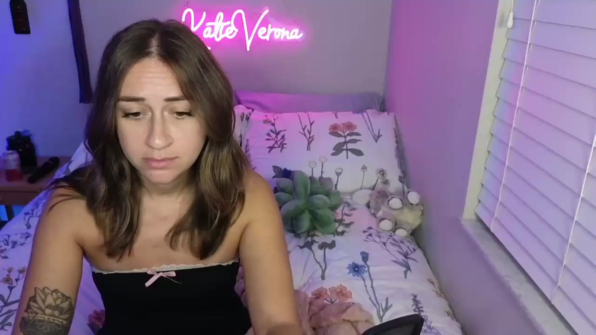 Gallery image thumbnail from KatieVerona96's myfreecams stream on, 07/31/2024, 03:06 image 19 of 20
