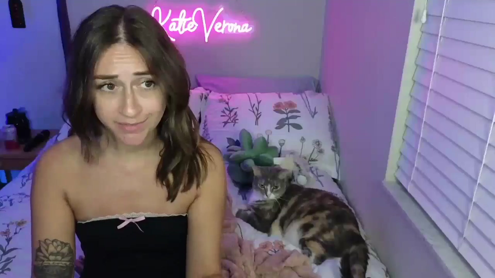 Gallery image thumbnail from KatieVerona96's myfreecams stream on, 07/31/2024, 03:06 image 18 of 20