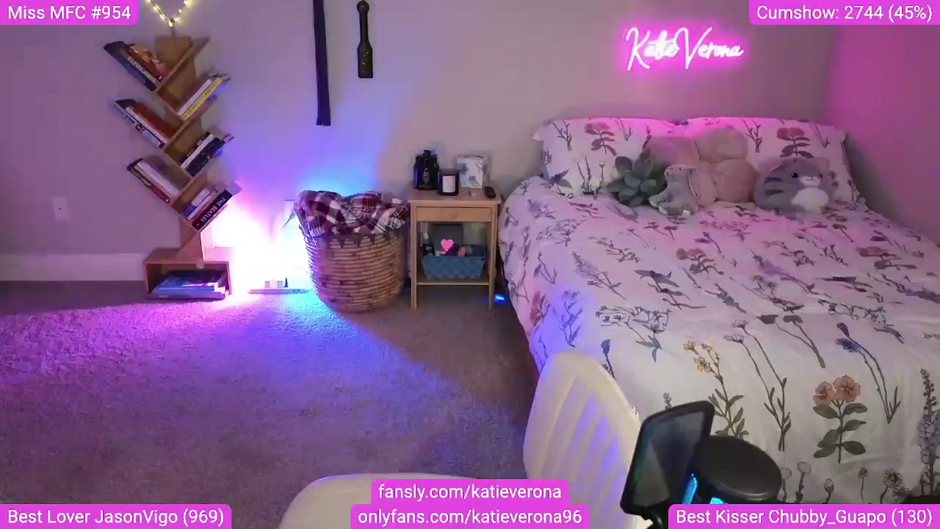 Gallery image thumbnail from KatieVerona96's myfreecams stream on, 08/27/2024, 24:32 image 15 of 20