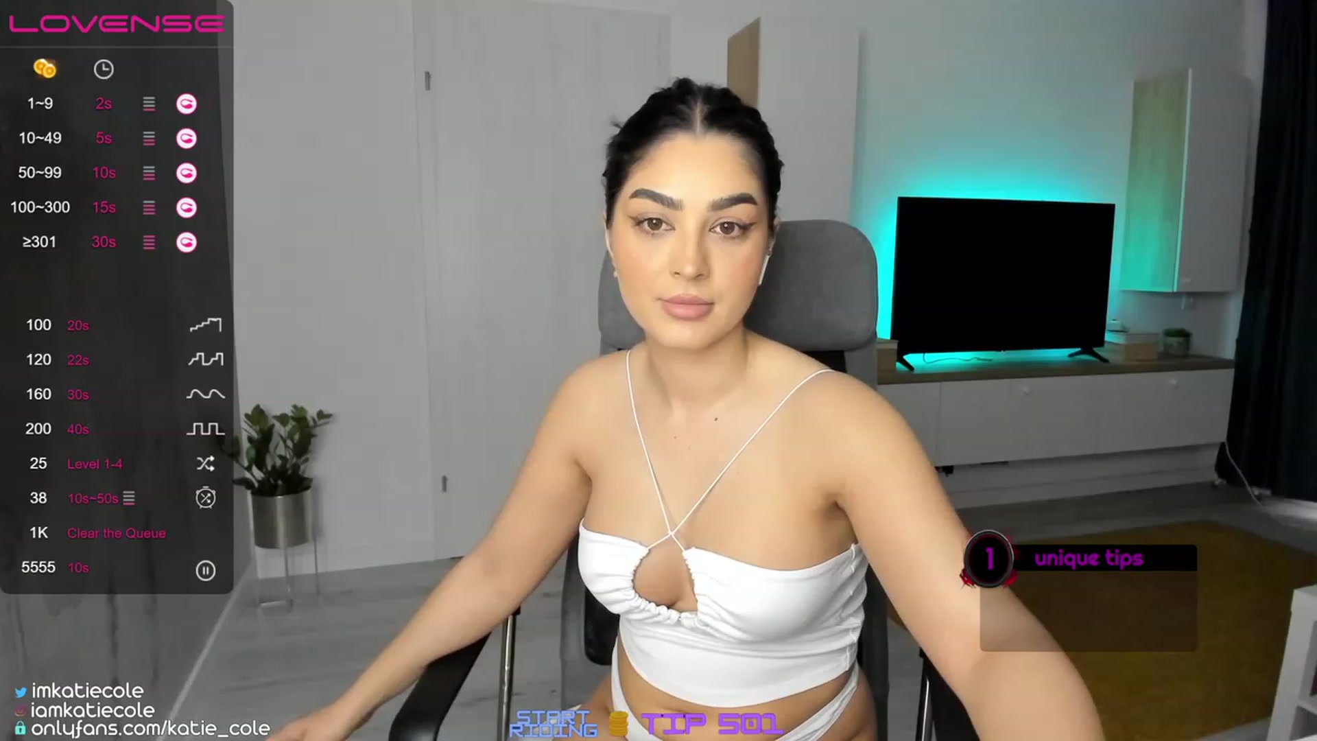 Gallery image thumbnail from Katie_Cole's myfreecams stream on, 06/01/2023, 07:38 image 16 of 20
