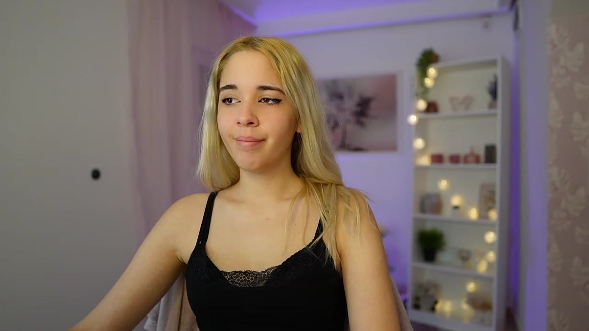Gallery image thumbnail from Katie_Kush18's myfreecams stream on, 10/18/2023, 09:24 image 17 of 20