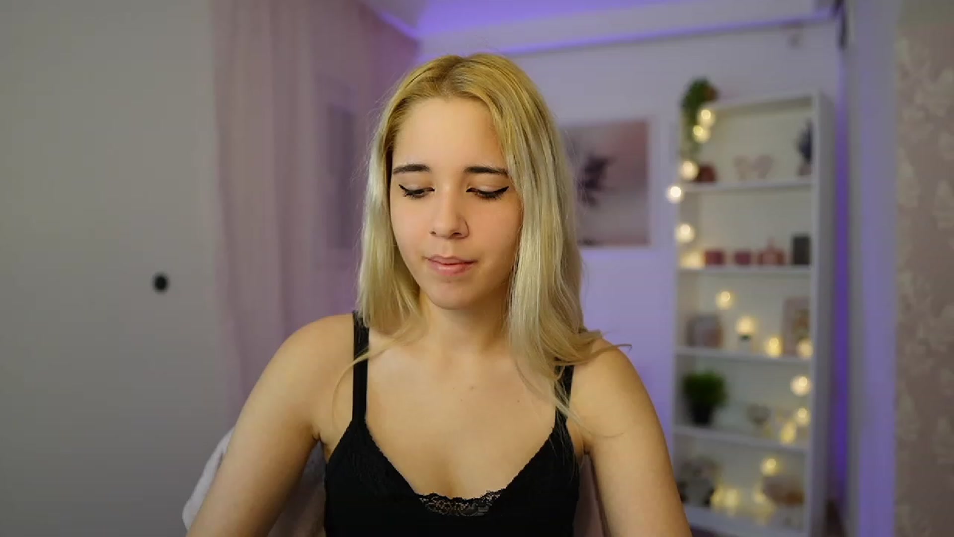 Gallery image thumbnail from Katie_Kush18's myfreecams stream on, 10/18/2023, 09:24 image 3 of 20
