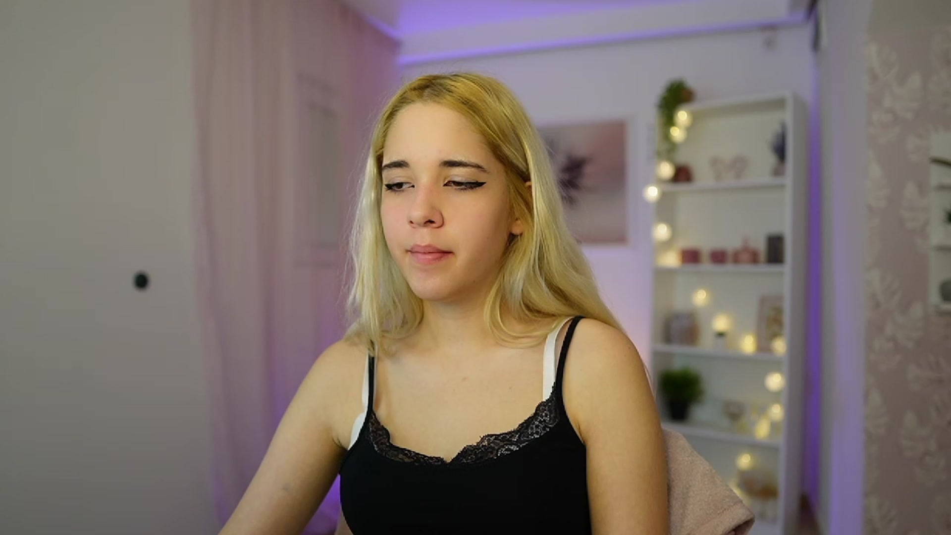 Gallery image thumbnail from Katie_Kush18's myfreecams stream on, 10/19/2023, 09:48 image 18 of 20