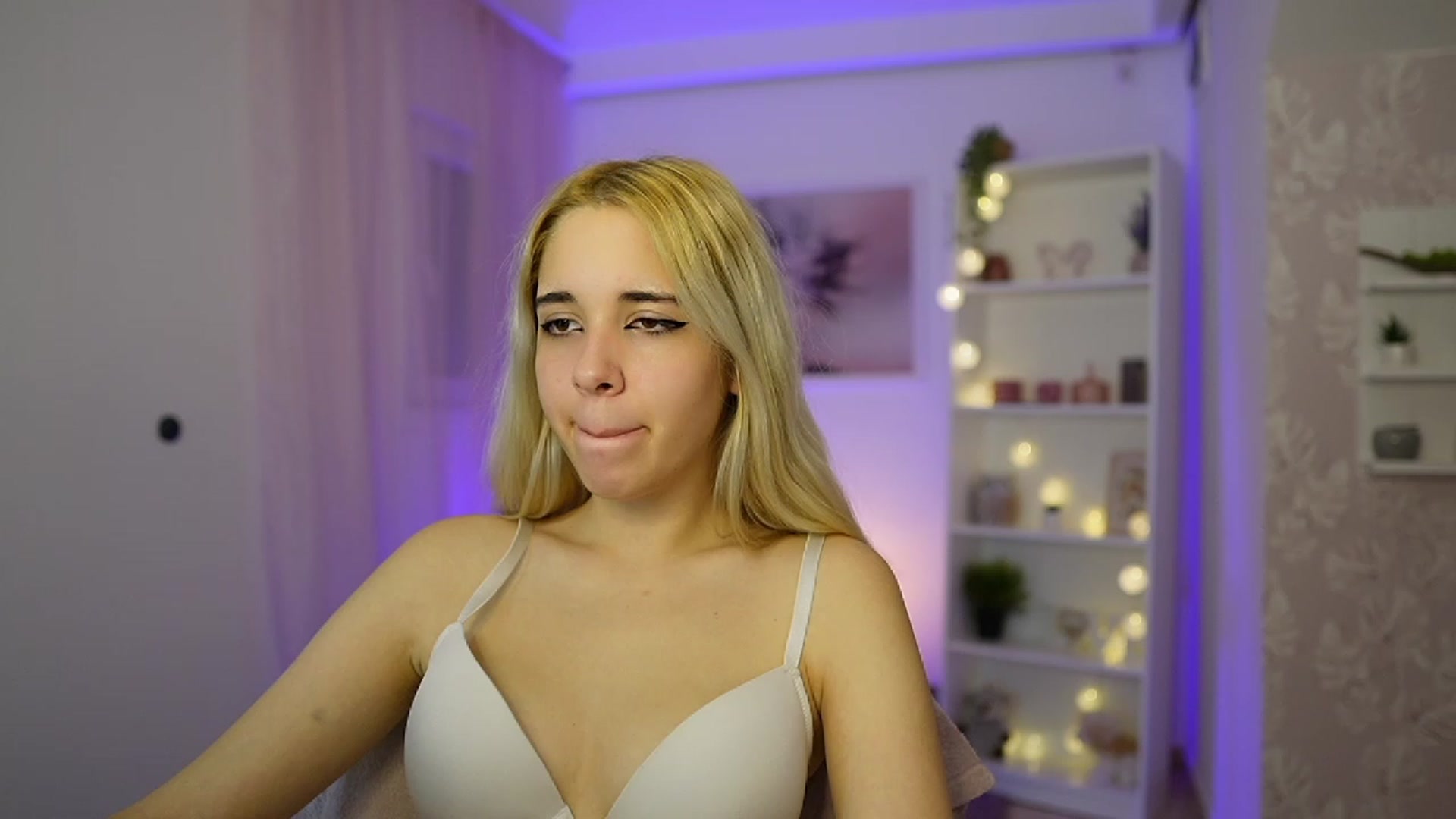 Gallery image thumbnail from Katie_Kush18's myfreecams stream on, 10/20/2023, 09:32 image 15 of 20
