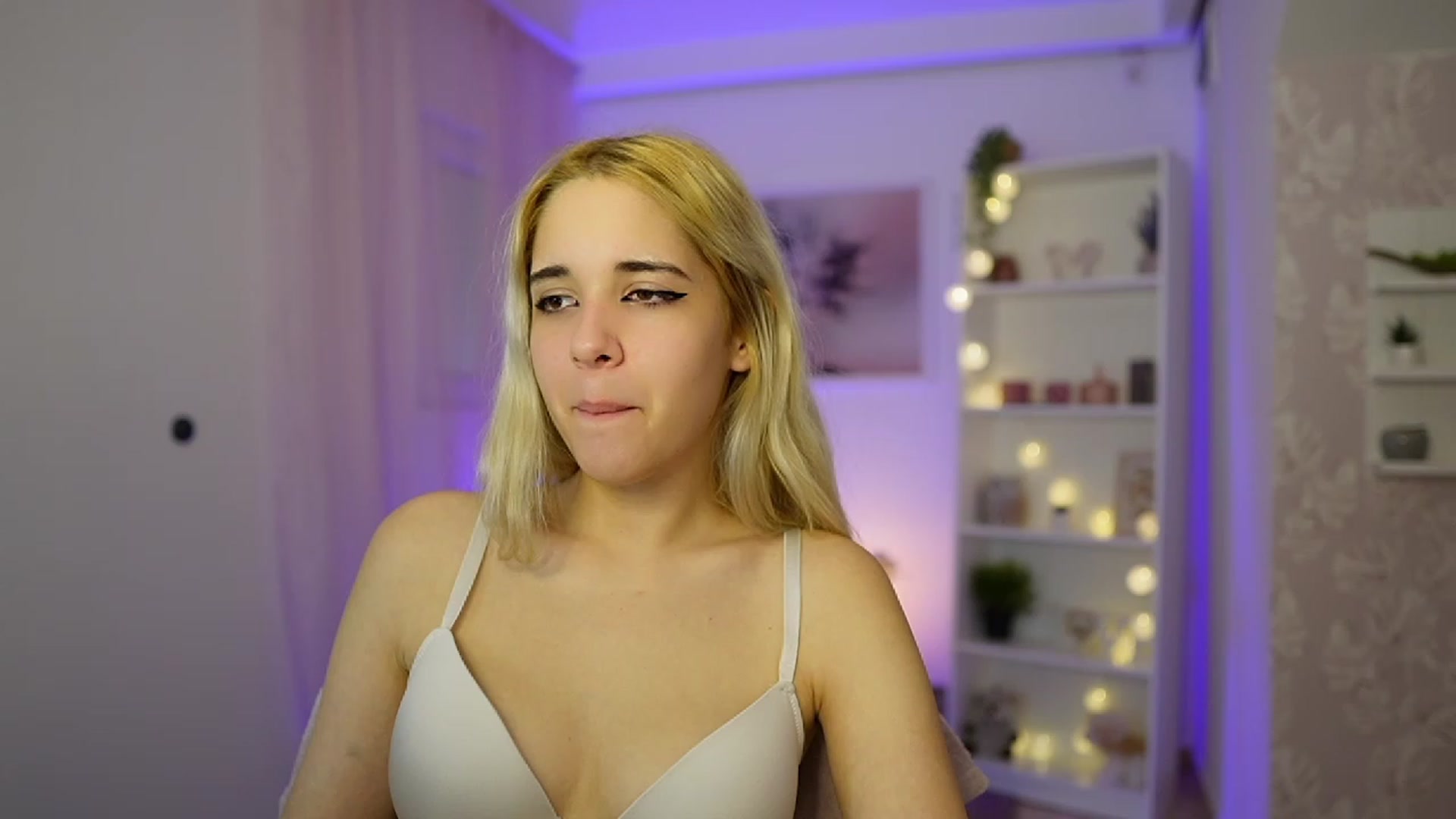 Gallery image thumbnail from Katie_Kush18's myfreecams stream on, 10/20/2023, 11:26 image 5 of 20