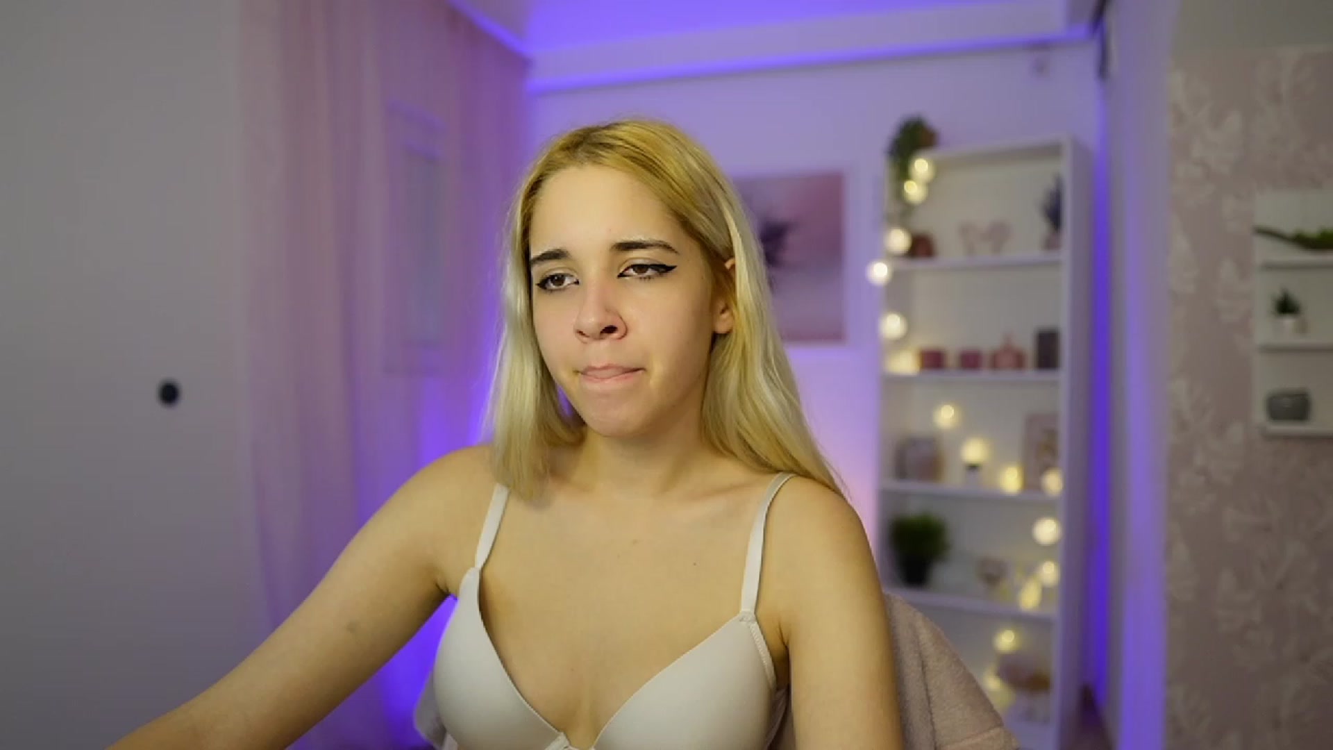 Gallery image thumbnail from Katie_Kush18's myfreecams stream on, 10/20/2023, 11:26 image 18 of 20