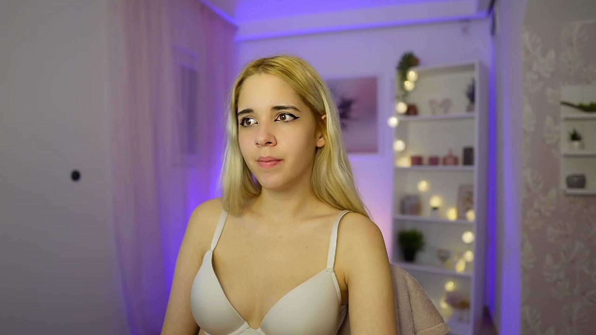Gallery image thumbnail from Katie_Kush18's myfreecams stream on, 10/20/2023, 11:26 image 17 of 20