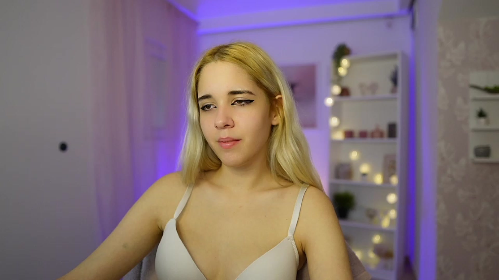 Gallery image thumbnail from Katie_Kush18's myfreecams stream on, 10/20/2023, 11:26 image 12 of 20