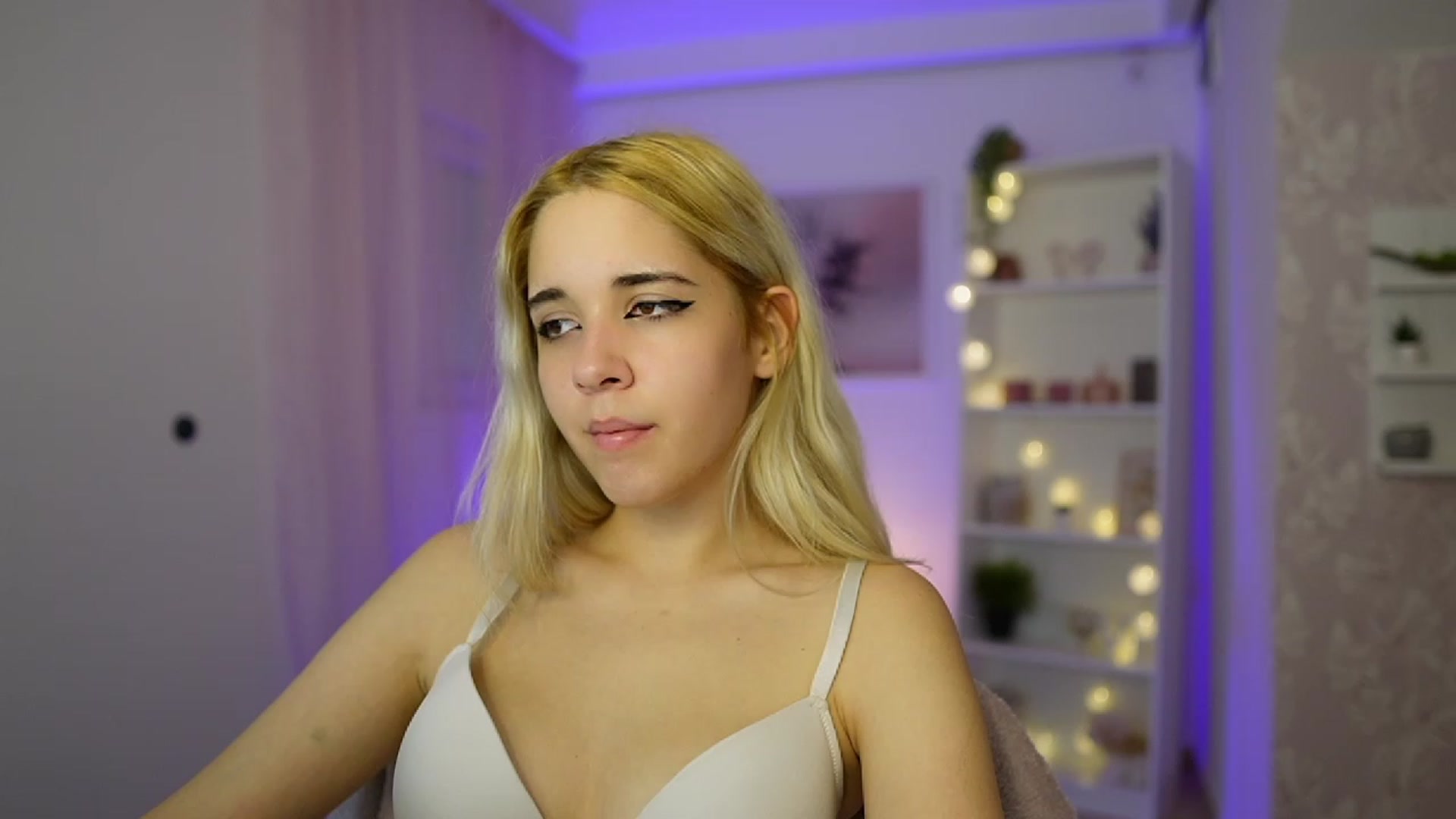 Gallery image thumbnail from Katie_Kush18's myfreecams stream on, 10/20/2023, 12:49 image 7 of 20