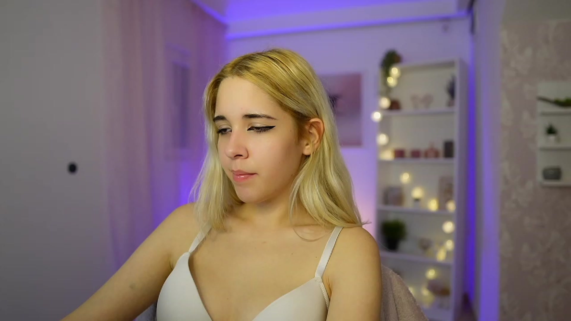 Gallery image thumbnail from Katie_Kush18's myfreecams stream on, 10/20/2023, 12:49 image 8 of 20