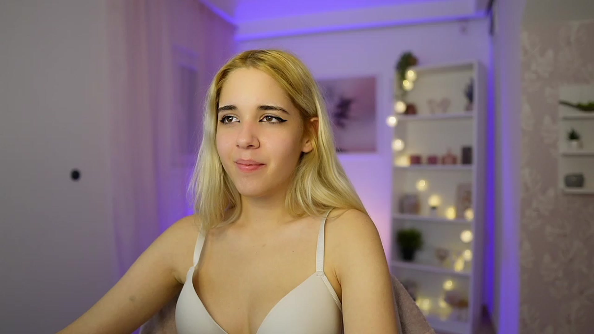 Gallery image thumbnail from Katie_Kush18's myfreecams stream on, 10/20/2023, 12:49 image 14 of 20