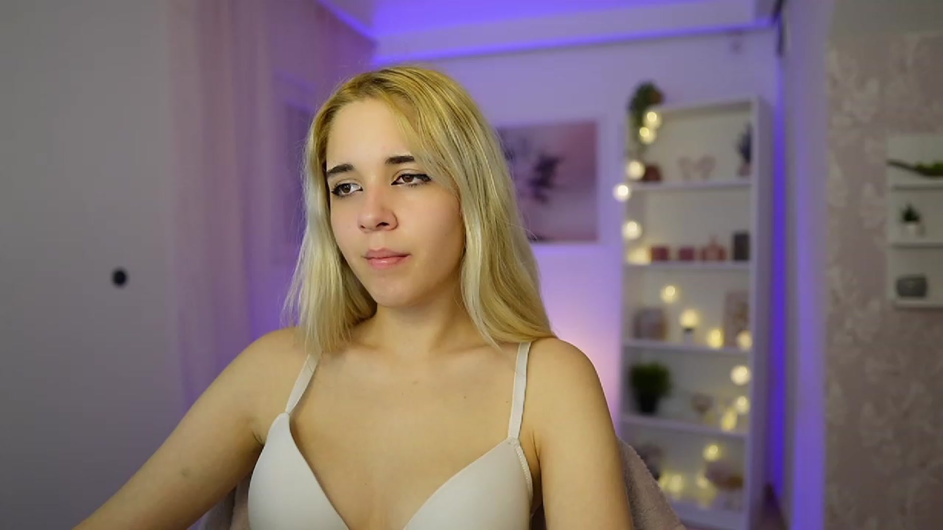 Gallery image thumbnail from Katie_Kush18's myfreecams stream on, 10/20/2023, 12:49 image 4 of 20