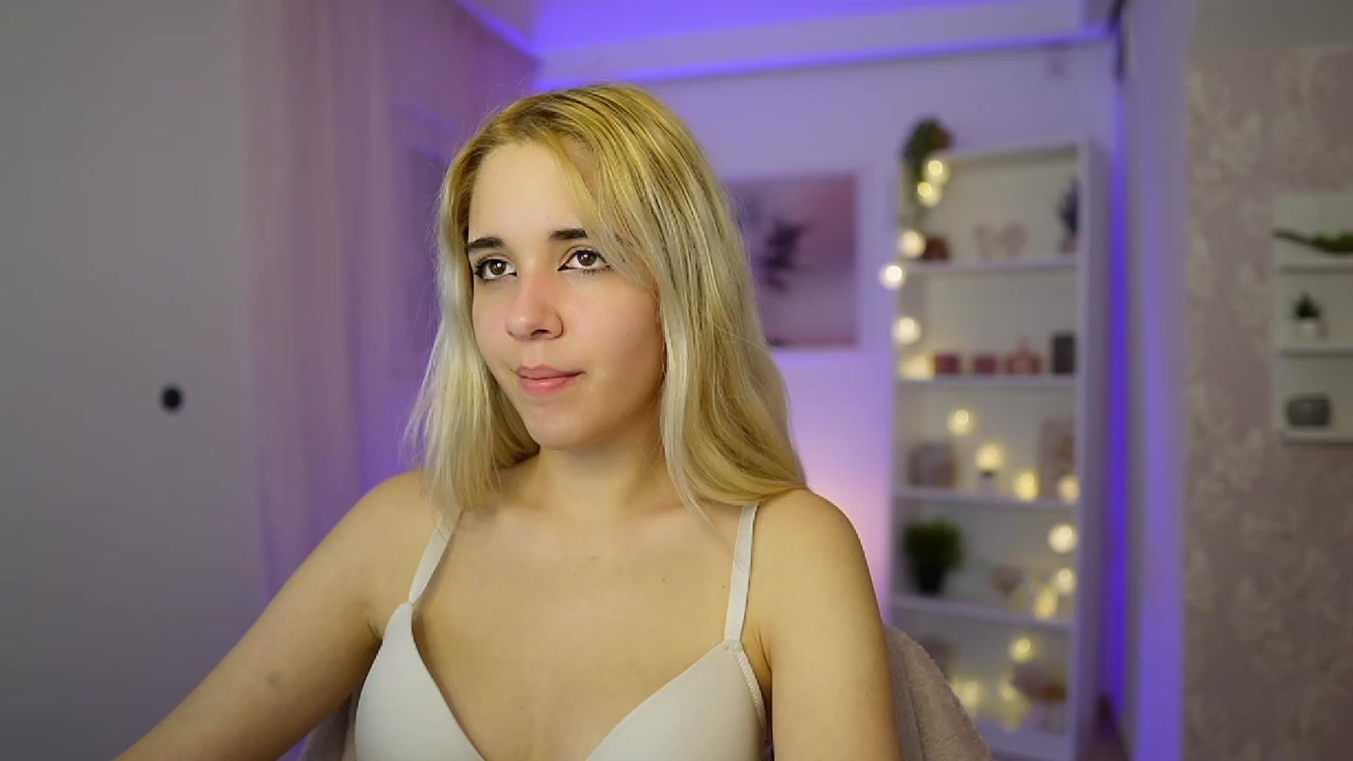 Gallery image thumbnail from Katie_Kush18's myfreecams stream on, 10/20/2023, 12:49 image 5 of 20