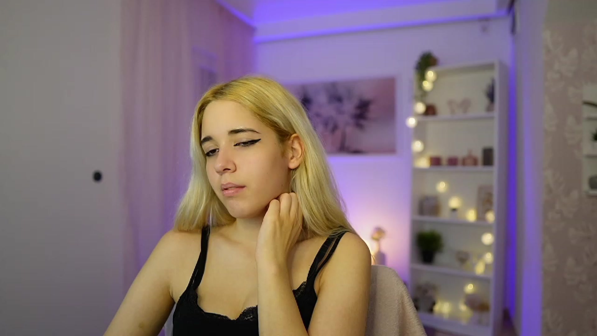 Gallery image thumbnail from Katie_Kush18's myfreecams stream on, 10/22/2023, 12:31 image 12 of 20
